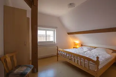 schlafzimmer-fewo-nordsee-leuchtturm.jpg